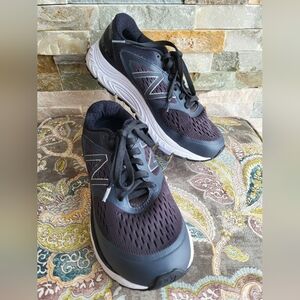 New Balance 840v4 Women's Black and White Running Shoes